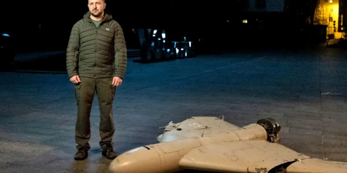 زيلينسكي يهدد بضرب روسيا بـ1000 طائرة مسيّرة يوميًا