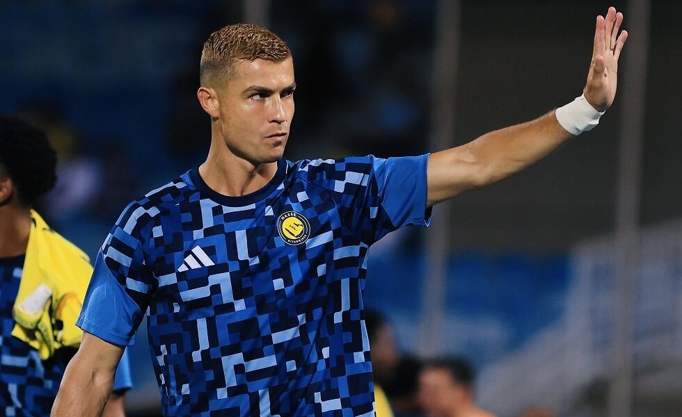 شاهد.. رونالدو يفاجئ لاعبي نادي النصر السعودي في الدمام