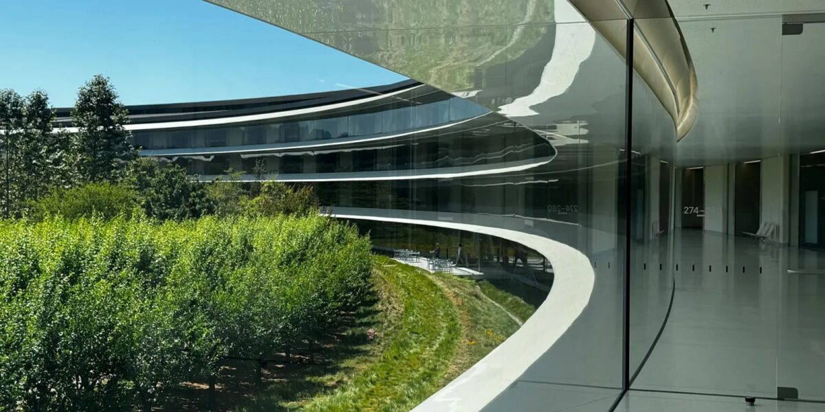 شركة Apple تتعهد بالتبرع في أعقاب الفيضانات القاتلة في نيبال والتبت