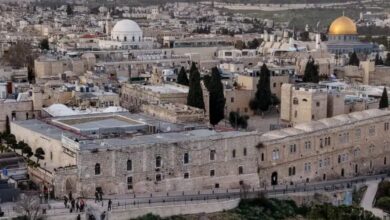 صحفي “إسرائيلي” يميني يحرض على قصف المسجد الأقصى بعد سقوط صاروخ إيراني بالقدس