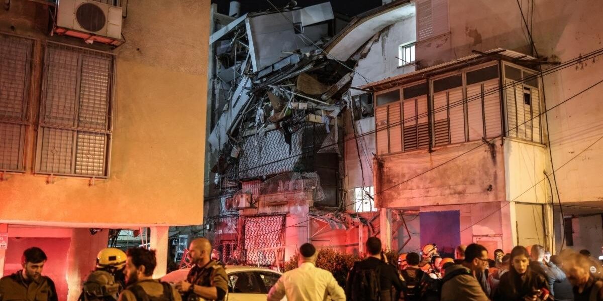 طهران: استهداف منشآت في “بن غوريون” وحيفا وإسقاط صواريخ “توماهوك”