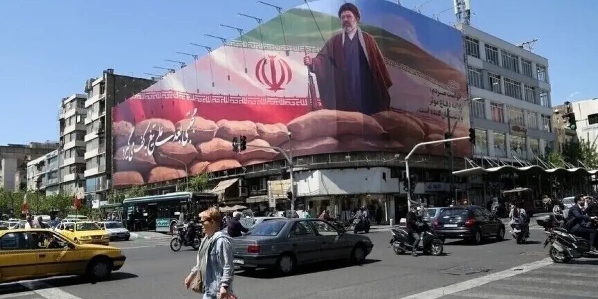 طهران تعلن سقوط قتلى وجرحى جراء هجوم أمريكي على لارك
