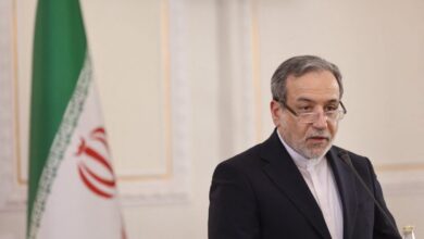 عراقجي يصف الضربات الأمريكية بـ”الفاشلة” ويتعهد بالقتال “طالما استغرق الأمر”