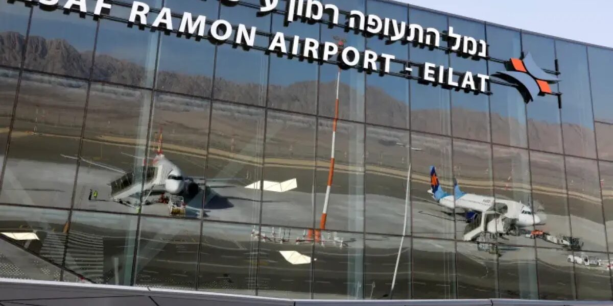عشرات الشركات الأجنبية تمدد تأجيل رحلات الطيران إلى “إسرائيل”