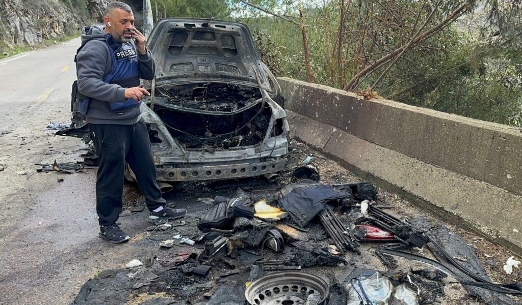 غارة جوية إسرائيلية مستهدفة تقتل 3 صحفيين في جنوب لبنان كانوا يغطون الحرب