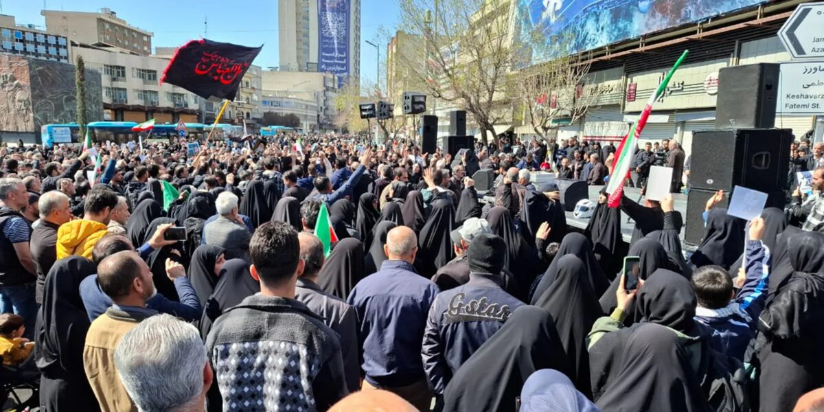 غارديان: إستراتيجية “قطع الرأس” قد تأتي بنتائج عكسية في إيران | أخبار