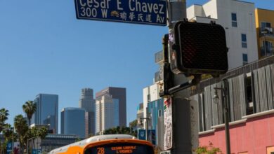 غلاف الأخبار: كاليفورنيا تسعى إلى إعادة تسمية يوم سيزار تشافيز بعد الكشف عن الاعتداءات الجنسية
