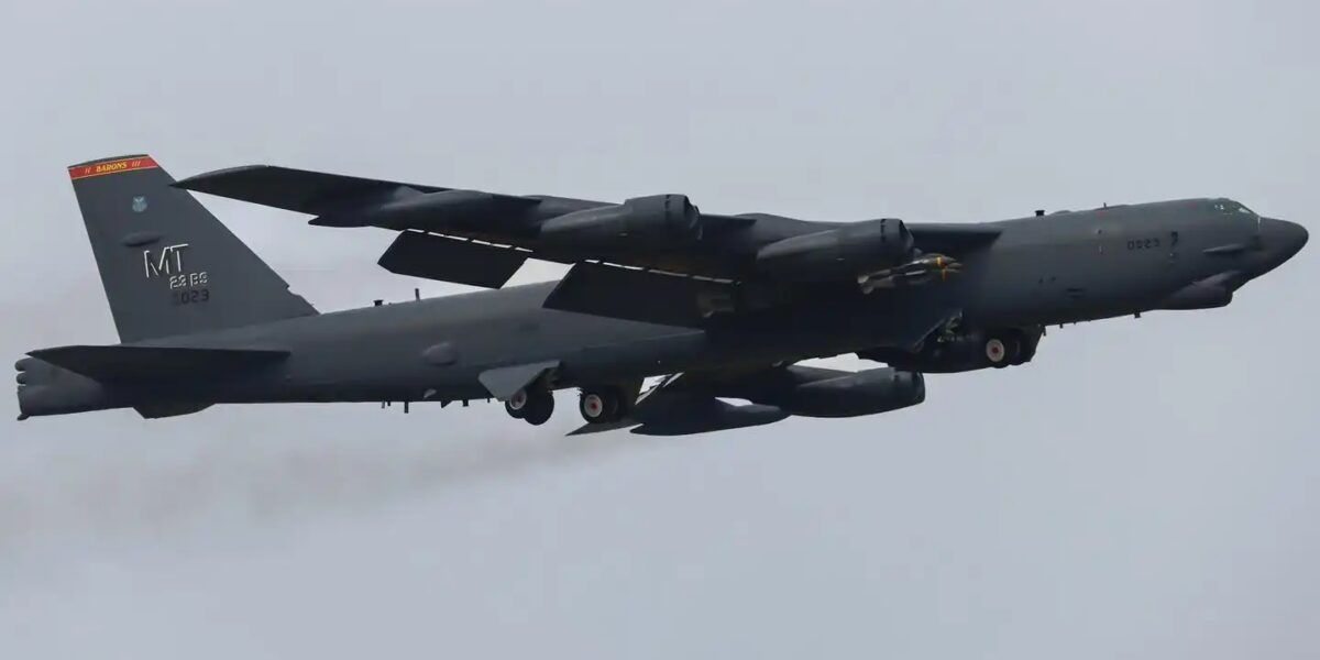 قاذفات القنابل الأمريكية B-52 تتحدى الدفاعات الجوية الإيرانية