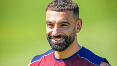 قبل لقاء كونيا سبور.. مشجع يفاجئ محمد صلاح (فيديو)