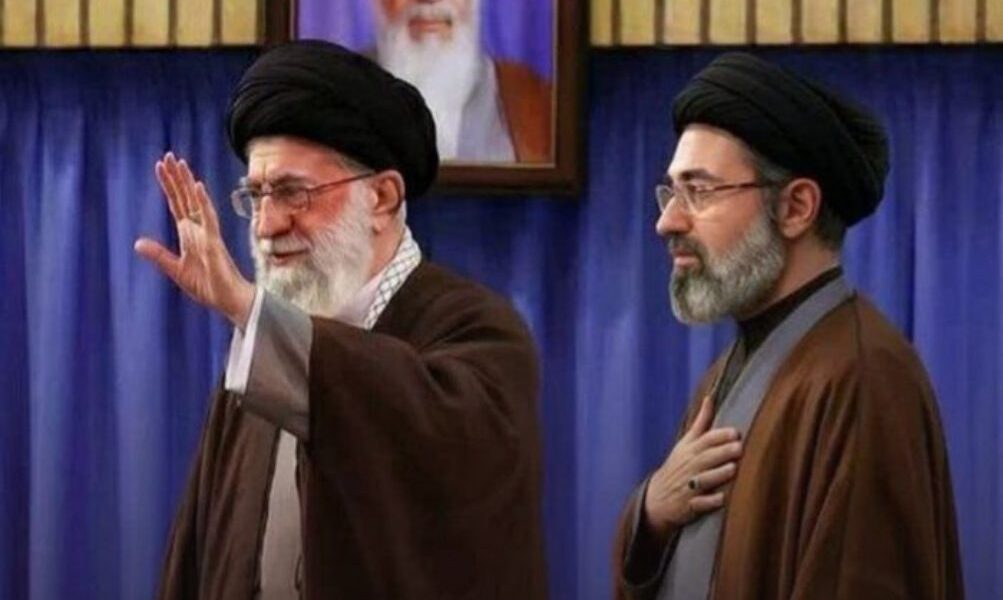كبار المسؤلين في البلاد يبايعون آية الله السيد مجتبى الخامنئي قائداً ثالثا للثورة الاسلامية