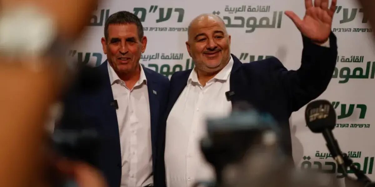 لأول مرة.. سياسي يهودي “إسرائيلي” وضابط شرطة سابق يترشح على قائمة حزب عربي