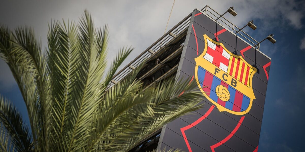 لاعب برشلونة يتعرض لهجوم عنيف بعد الخماسية أمام فالنسيا