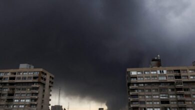 لماذا تسببت التفجيرات الأمريكية في سقوط “أمطار حمضية” على إيران؟ يوضح أحد علماء الغلاف الجوي