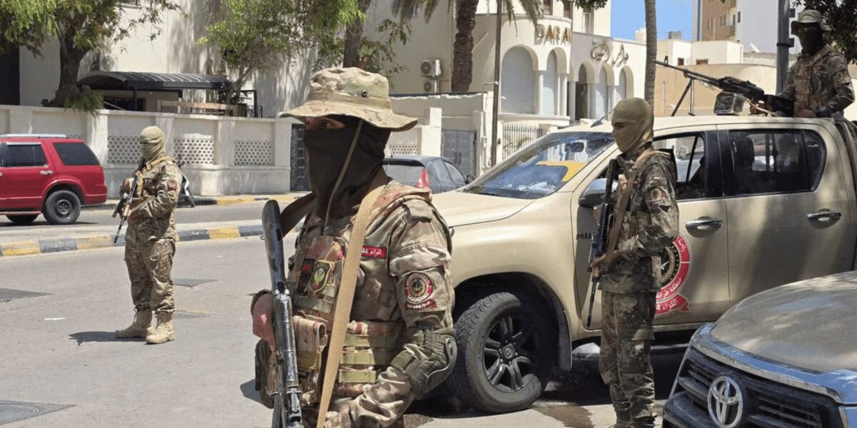 ليبيا الجيش يبيح استخدام السلاح لإيقاف مركبات التهريب في جبل الغربي قرب طرابلس