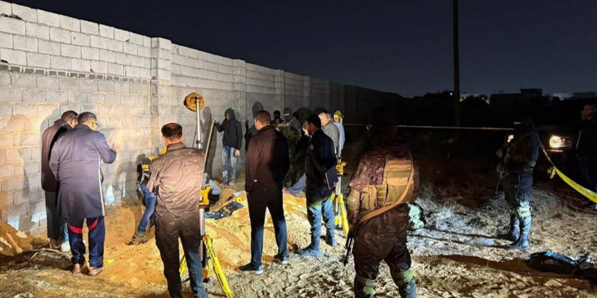 ليبيا.. العثور على مقبرة جماعية في مشروع الهضبة بطرابلس ()