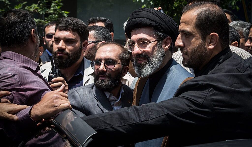 مجتبى خامنئي مرشدا جديدا لإيران خلفا لوالده