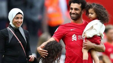 محمد صلاح يخطف الأضواء ويثير التكهنات ب مع ابنته