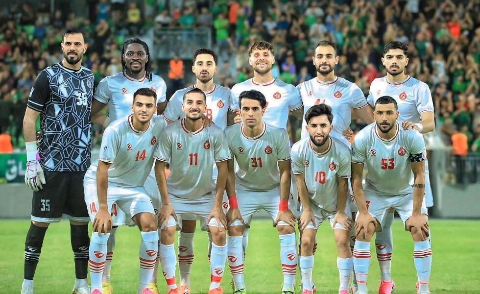 مشهد مرعب.. لاعب يتعرض لكسر في الساق بالدوري العراقي (فيديو)