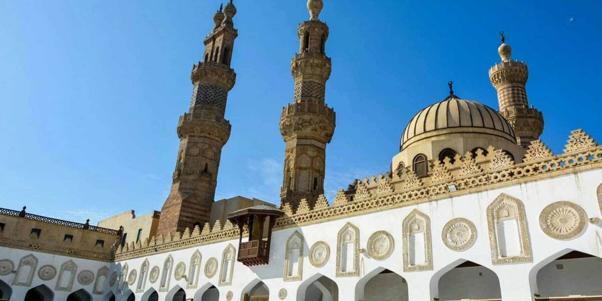 مصر الأزهر يعلق على واقعة مدخن مجاهر في رمضان
