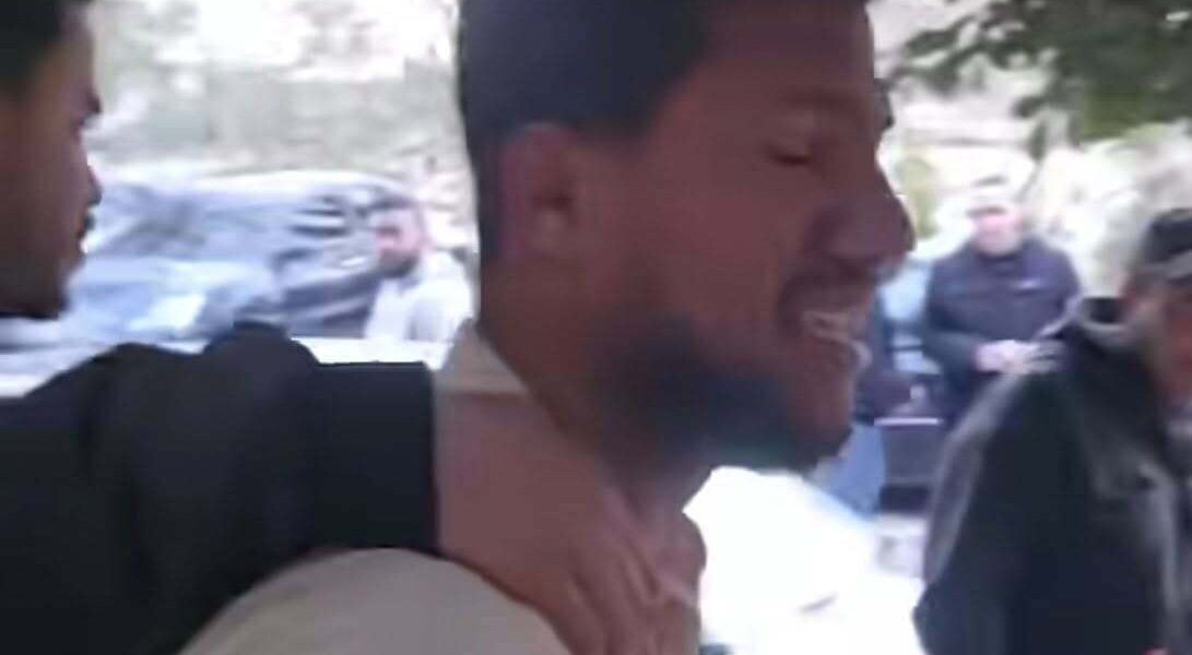 مصر.. لـ”زبون” يرفض دفع ثمن الطعام وي العامل وهو يبكي يثير غضب المصريين