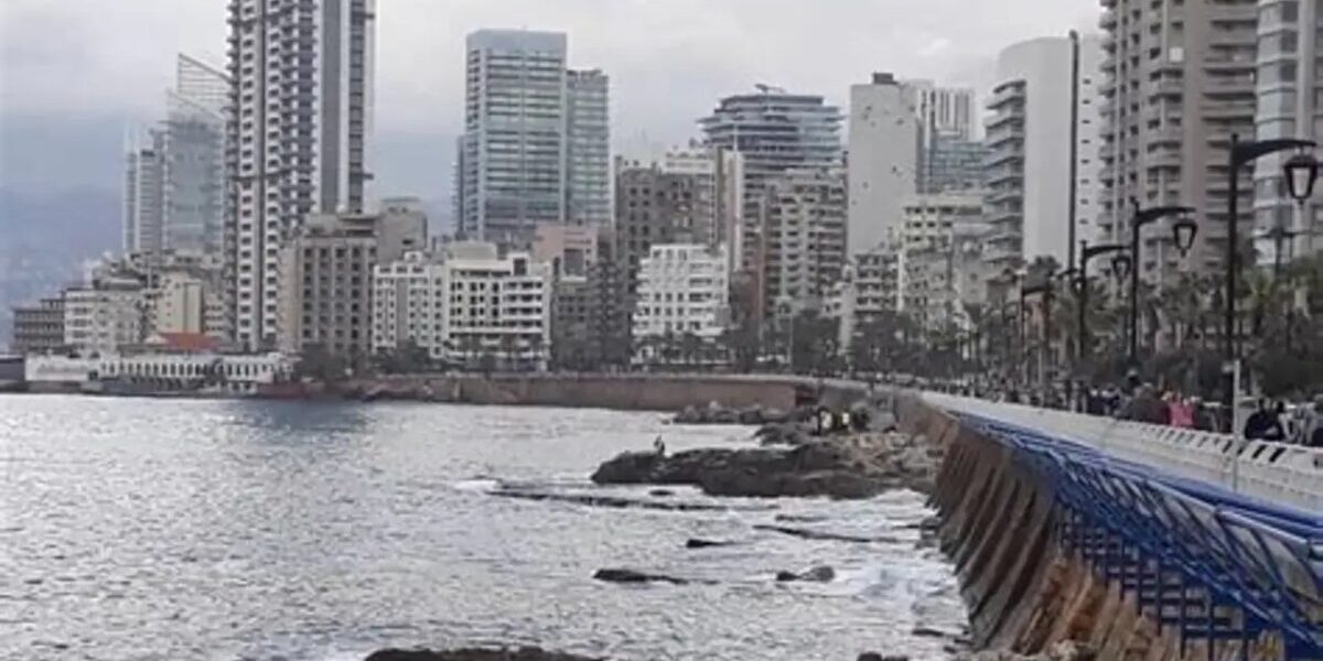 مصلحة الأرصاد والدفاع المدني تحذران: منخفض جوي يضرب لبنان وسيول وتيارات بحرية