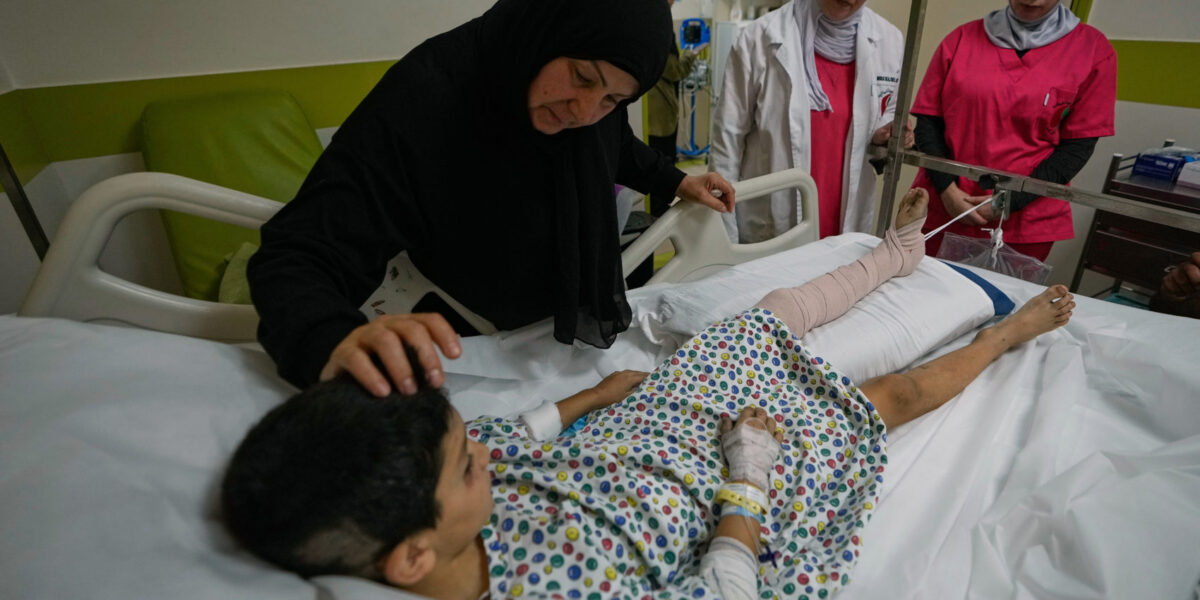 مقتل 12 شخصاً في غارات جوية إسرائيلية على قرية في جنوب لبنان، بينهم طفلان