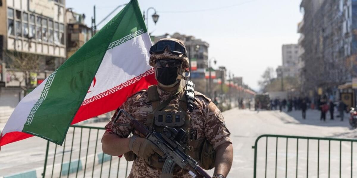 ممثل المرشد في مجلس الدفاع الإيراني يخاطب الجنود الأمريكيين: اقتربوا أكثر!