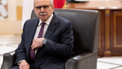 نواف سلام: لا أدعو لمواجهة مع حزب الله لكن لا أقبل “الخضوع لابتزازه”