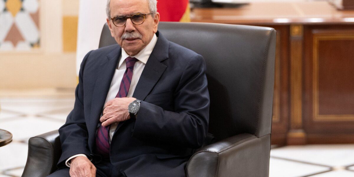 نواف سلام: لا أدعو لمواجهة مع حزب الله لكن لا أقبل “الخضوع لابتزازه”