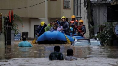 نيبال تستأنف البحث بعد فيضانات وانهيار جليدي ونحو 3 آلاف مفقود