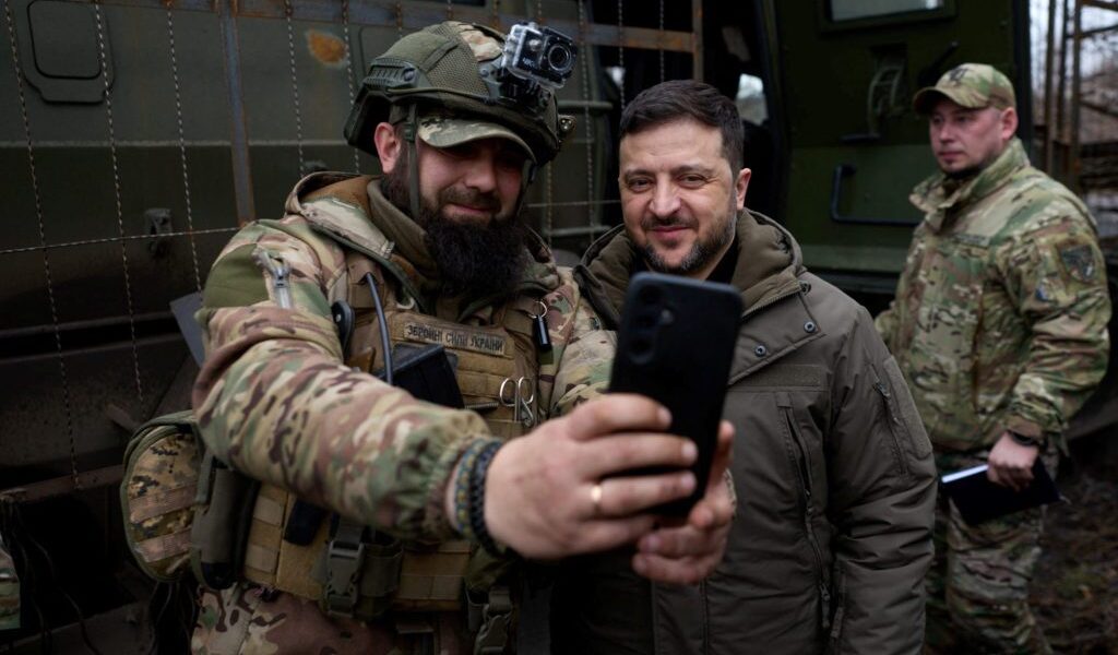 وتزعم كل من أوكرانيا وروسيا إحراز تقدم على الخطوط الأمامية بينما المحادثات التي تتوسط فيها الولايات المتحدة معلقة