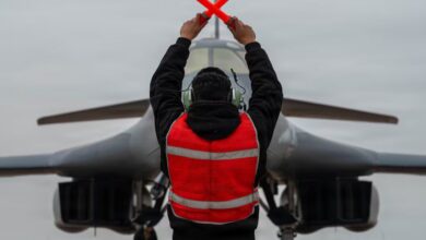 وصول طائرات B 1B Lancers الأمريكية إلى سلاح الجو الملكي البريطاني في فيرفورد مع تكثيف الضربات على إيران