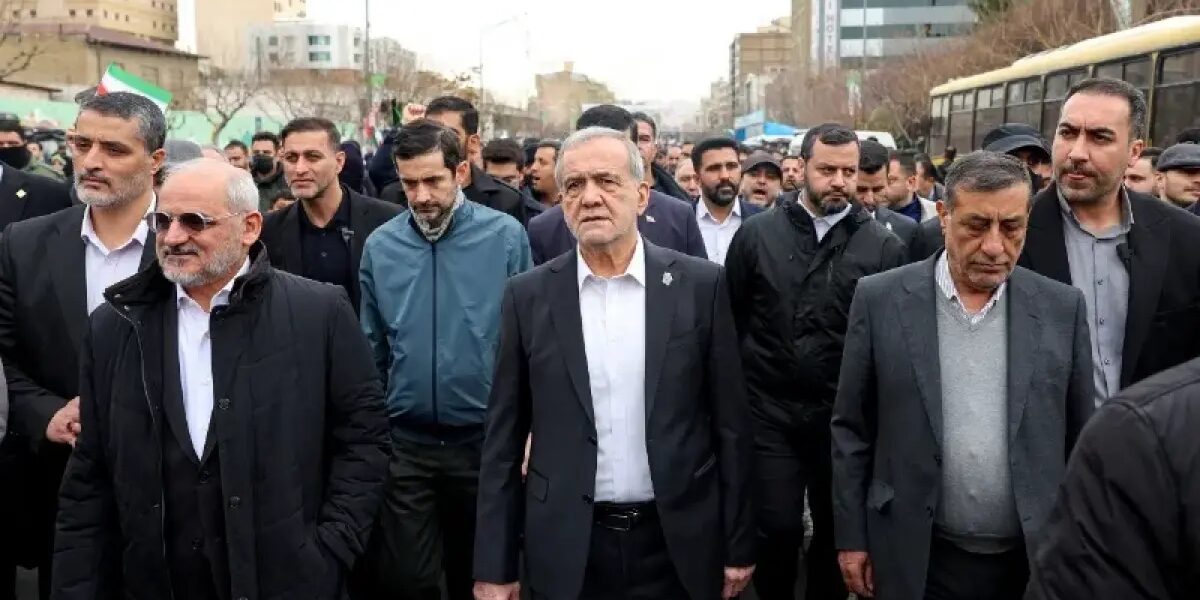 يسرائيل هيوم: القيادة الإيرانية متماسكة وخلاف إسرائيلي أمريكي على موعد انتهاء الهجمات