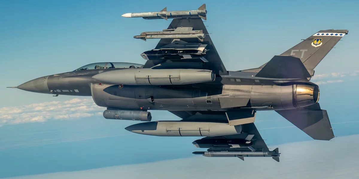 يقول سلاح الجو إن أسطول طائرات F-16 سيحصل على جهاز كمبيوتر جديد للمهمة
