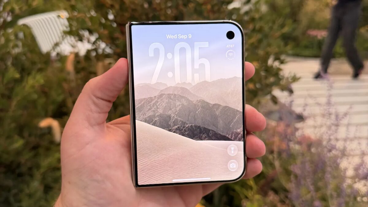 يُظهر فيديو iPhone Duo استخدام اليد اليسرى للطراز الجديد